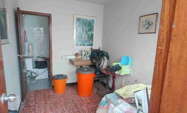 Vendo  Bucaramanga  Barrio el Prado exelente ubicación  Amplia casa   230 metros construidos 8 x26 fondo.