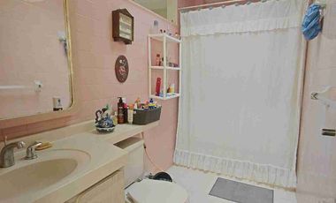 Vendo  Bucaramanga  Barrio el Prado exelente ubicación  Amplia casa   230 metros construidos 8 x26 fondo.