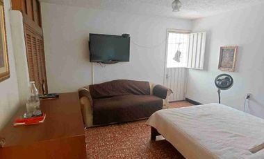 Vendo  Bucaramanga  Barrio el Prado exelente ubicación  Amplia casa   230 metros construidos 8 x26 fondo.