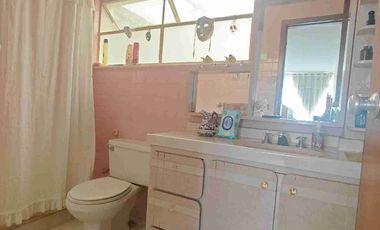 Vendo  Bucaramanga  Barrio el Prado exelente ubicación  Amplia casa   230 metros construidos 8 x26 fondo.