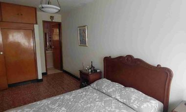 Vendo  Bucaramanga  Barrio el Prado exelente ubicación  Amplia casa   230 metros construidos 8 x26 fondo.