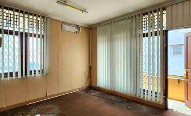 Dijual/Disewa Gudang Luas di Area Strategis Kebayoran Lama, Jakarta Selatan