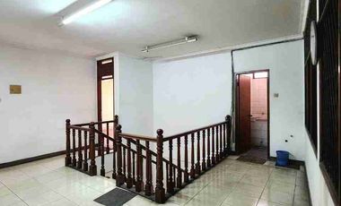 Dijual/Disewa Gudang Luas di Area Strategis Kebayoran Lama, Jakarta Selatan