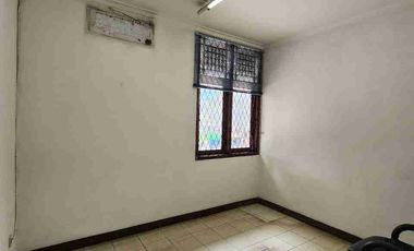 Dijual/Disewa Gudang Luas di Area Strategis Kebayoran Lama, Jakarta Selatan