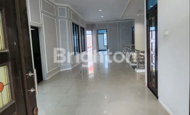 Dharnahusada Indah, Rumah Siap Huni, Utk Kantor,usaha...posisi Jalan Kembar