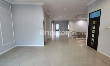 Dharnahusada Indah, Rumah Siap Huni, Utk Kantor,usaha...posisi Jalan Kembar