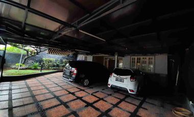 Rumah luas 537m2  jual murah BU di Condet keramat Jati Jakarta Timur