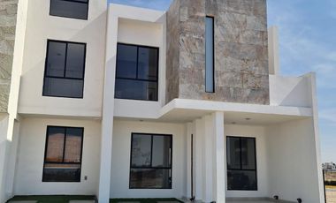 HERMOSA CASA EN PRIVADA AMPLIA DE 3 HABITACIONES TODAS CON BAÑO COMPLETO