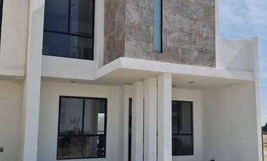 HERMOSA CASA EN PRIVADA AMPLIA DE 3 HABITACIONES TODAS CON BAÑO COMPLETO