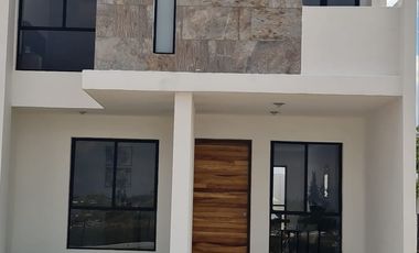 HERMOSA CASA EN PRIVADA AMPLIA DE 3 HABITACIONES TODAS CON BAÑO COMPLETO