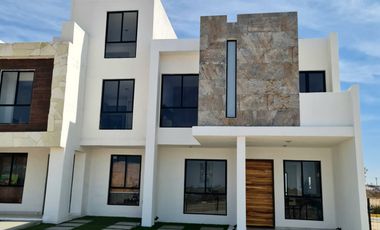 HERMOSA CASA EN PRIVADA AMPLIA DE 3 HABITACIONES TODAS CON BAÑO COMPLETO