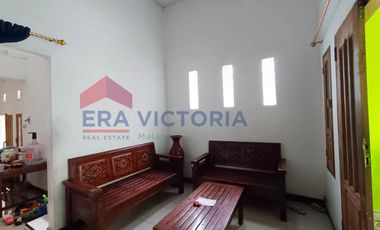 Rumah 1,5 Lantai Lokasi Ramai Depan Sekolah, Potensi Usaha & Rumah Kos Arjosari