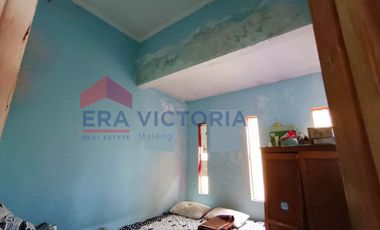 Rumah 1,5 Lantai Lokasi Ramai Depan Sekolah, Potensi Usaha & Rumah Kos Arjosari