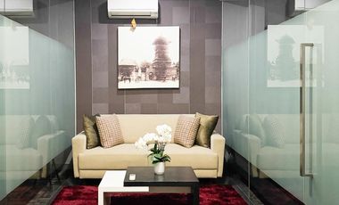 Gedung 3 Lantai Hadap Timur Pinggir Jalan Raya Anggrek Loka