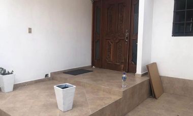 RENTA DE CASA A 5 MIN DEL TEC. A UNA CUADRA DE ALFONSO REYES Y GARZA SADA