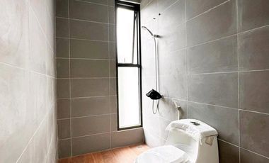 DIJUAL CEPAT RUMAH GAYA MODERN DI CIPAYUNG CIPUTAT DALAM KOMPLEK BESAR