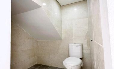 DIJUAL CEPAT RUMAH GAYA MODERN DI CIPAYUNG CIPUTAT DALAM KOMPLEK BESAR