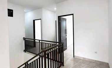 DIJUAL CEPAT RUMAH GAYA MODERN DI CIPAYUNG CIPUTAT DALAM KOMPLEK BESAR