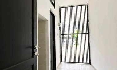 DIJUAL CEPAT RUMAH GAYA MODERN DI CIPAYUNG CIPUTAT DALAM KOMPLEK BESAR