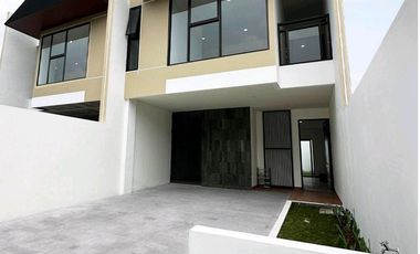DIJUAL CEPAT RUMAH GAYA MODERN DI CIPAYUNG CIPUTAT DALAM KOMPLEK BESAR