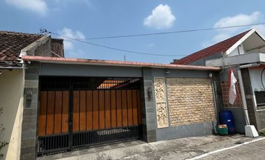 Ruang Usaha Kuliner Furnish Purbayan Lokasi Purbayan, Sukoharjo