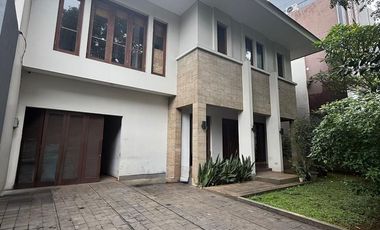 RUMAH MODERN SIAP HUNI KEBAYORAN BARU JALAN LEBAR DALAM KOMPLEK DEKAT SENAYAN, PAKUBUWONO, DAN SUDIRMAN