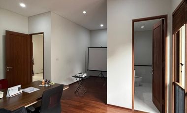 RUMAH MODERN SIAP HUNI KEBAYORAN BARU JALAN LEBAR DALAM KOMPLEK DEKAT SENAYAN, PAKUBUWONO, DAN SUDIRMAN