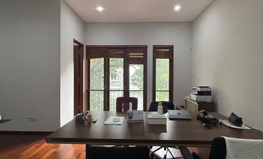 RUMAH MODERN SIAP HUNI KEBAYORAN BARU JALAN LEBAR DALAM KOMPLEK DEKAT SENAYAN, PAKUBUWONO, DAN SUDIRMAN