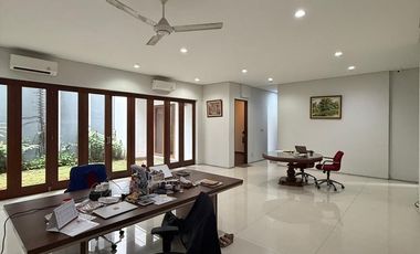 RUMAH MODERN SIAP HUNI KEBAYORAN BARU JALAN LEBAR DALAM KOMPLEK DEKAT SENAYAN, PAKUBUWONO, DAN SUDIRMAN