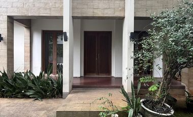 RUMAH MODERN SIAP HUNI KEBAYORAN BARU JALAN LEBAR DALAM KOMPLEK DEKAT SENAYAN, PAKUBUWONO, DAN SUDIRMAN