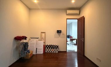 RUMAH MODERN SIAP HUNI KEBAYORAN BARU JALAN LEBAR DALAM KOMPLEK DEKAT SENAYAN, PAKUBUWONO, DAN SUDIRMAN