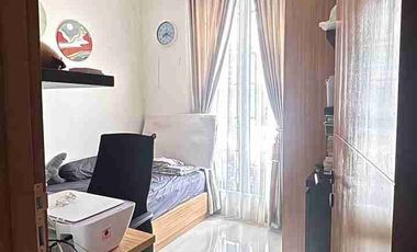 JUAL CEPAT BU Cluster Rempoa (Lokasi Super Strategis, Dekat Kemana-mana) Rumah 2 1/2 Lantai Siap Huni Full Furnished SHM 1,8 M