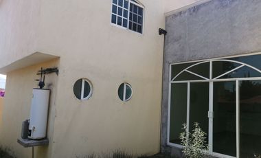 CASA MUY AMPLIA , MUY ILUMINADA, UBICACIÓN PREFERENCIAL