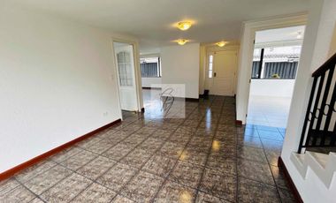 ARRIENDO CASA, CUMBAYÁ LA PRIMAVERA 3 DORMITORIOS