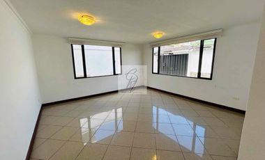 ARRIENDO CASA, CUMBAYÁ LA PRIMAVERA 3 DORMITORIOS
