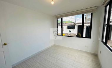 ARRIENDO CASA, CUMBAYÁ LA PRIMAVERA 3 DORMITORIOS