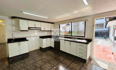 ARRIENDO CASA, CUMBAYÁ LA PRIMAVERA 3 DORMITORIOS