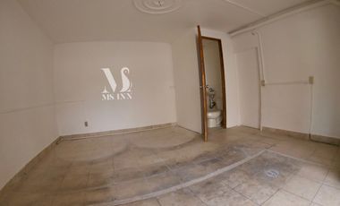 EXCELENTE LOCAL A PIE DE CALLE EN AV EDUARDO MOLINA