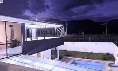 Casa con piscina en venta o permuta, a 1 hora de Pasto Nariño, via el pedregal en conjunto cerrado