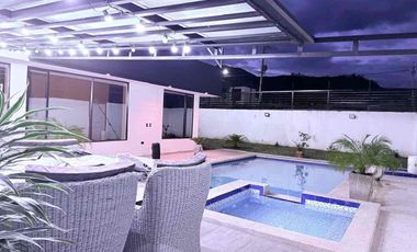 Casa con piscina en venta o permuta, a 1 hora de Pasto Nariño, via el pedregal en conjunto cerrado