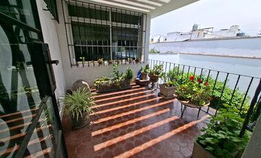 🚨VENDO CASA  CERCA AL PARQUE EN SURCO  Urb  ROSAL (cerca simon Salguero)