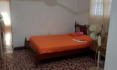 VENDO CASA CON APARTAMENTO EN BARRIO BOSTON AREA DE 300MTS 4 ALCOBAS ENREJADA