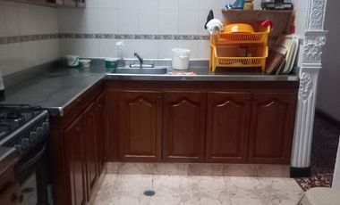 VENDO CASA CON APARTAMENTO EN BARRIO BOSTON AREA DE 300MTS 4 ALCOBAS ENREJADA