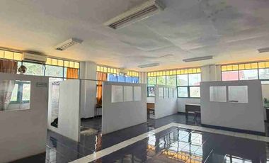 Dijual Gedung Bekas kampus masih terawat di Makassar
