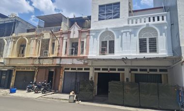 Bangunan Komersil Gudang 3 Lantai Komplek Pelangi Dekat Mall Green Sedayu Jakarta Barat
