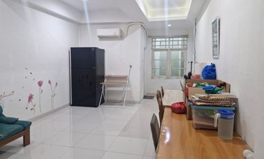 Bangunan Komersil Gudang 3 Lantai Komplek Pelangi Dekat Mall Green Sedayu Jakarta Barat