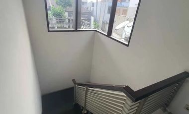 Dijual Murah Rumah Mewah di Mekar Wangi, Singgasana