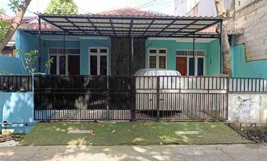 Jual rumah komersial 2 unit, di komplek Depok Mulya 1, deket tol beji Depok