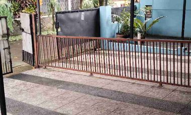 Jual rumah komersial 2 unit, di komplek Depok Mulya 1, deket tol beji Depok