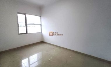 strategis dipinggir jalan! Siap huni Disewakan Rumah 2.5 lantai 5 kamar tidur di Tomang rawa kepa jakarta barat